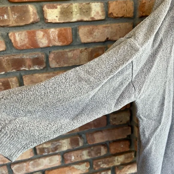 Stephanie Schuster latte brown ribbed neckline 3/4 sleeves ribbed cuffs and hem - Picture 2 of 9